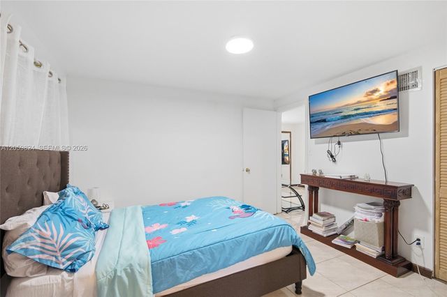 921 E 14 Street, Hialeah, FL 33010