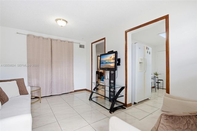 921 E 14 Street, Hialeah, FL 33010