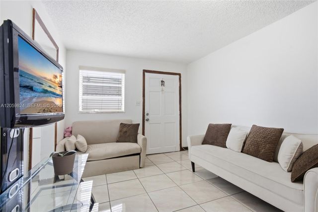 921 E 14 Street, Hialeah, FL 33010