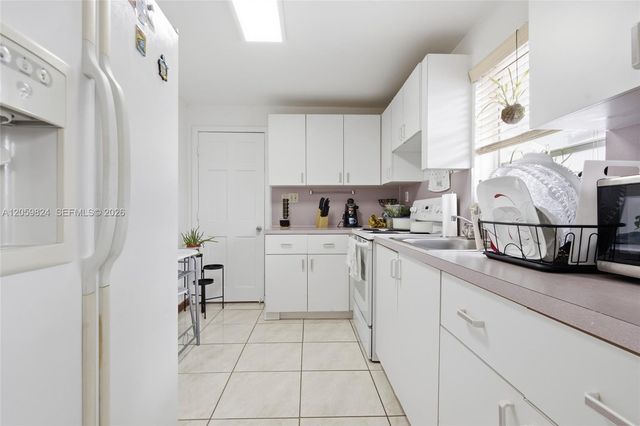 921 E 14 Street, Hialeah, FL 33010