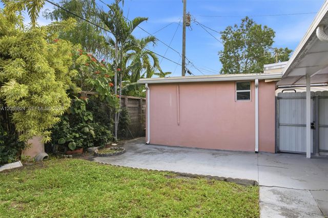 921 E 14 Street, Hialeah, FL 33010