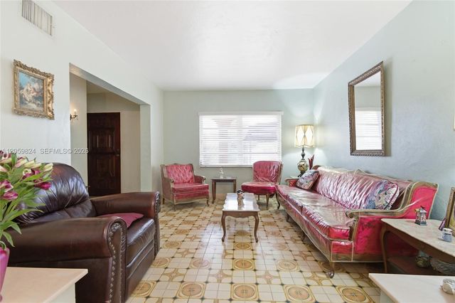 921 E 14 Street, Hialeah, FL 33010