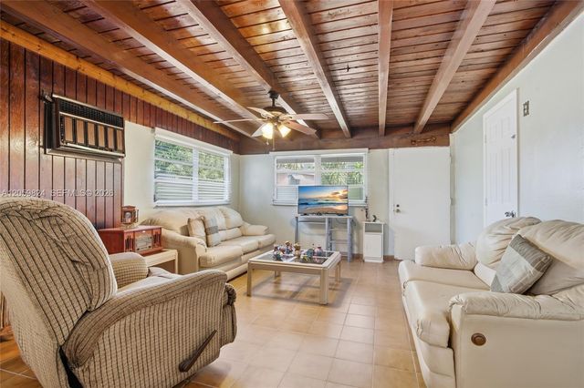 921 E 14 Street, Hialeah, FL 33010