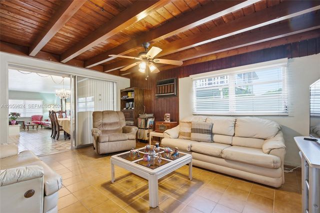 921 E 14 Street, Hialeah, FL 33010