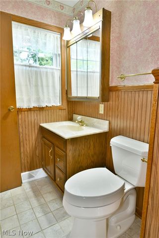 566 Greenleaf Avenue NE, Warren, OH 44484