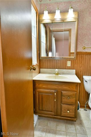 566 Greenleaf Avenue NE, Warren, OH 44484
