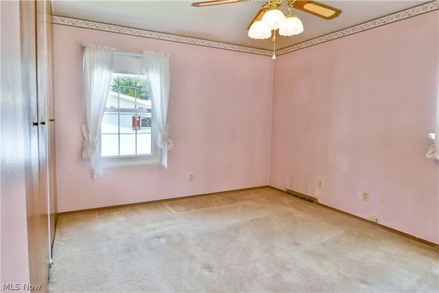 566 Greenleaf Avenue NE, Warren, OH 44484