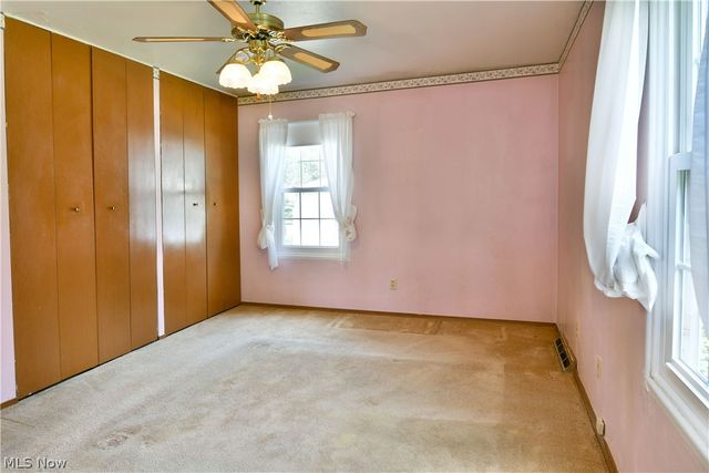 566 Greenleaf Avenue NE, Warren, OH 44484