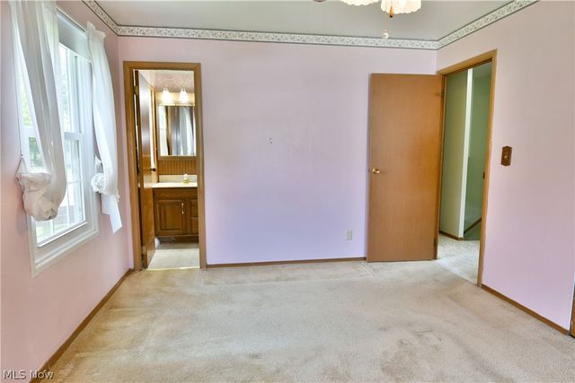 566 Greenleaf Avenue NE, Warren, OH 44484