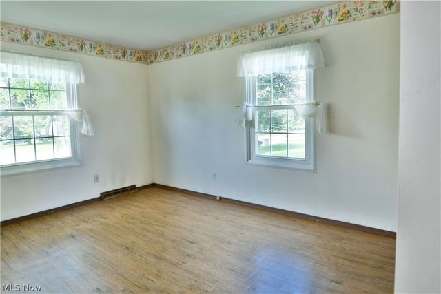 566 Greenleaf Avenue NE, Warren, OH 44484