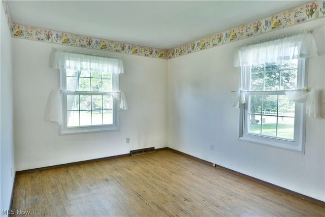 566 Greenleaf Avenue NE, Warren, OH 44484