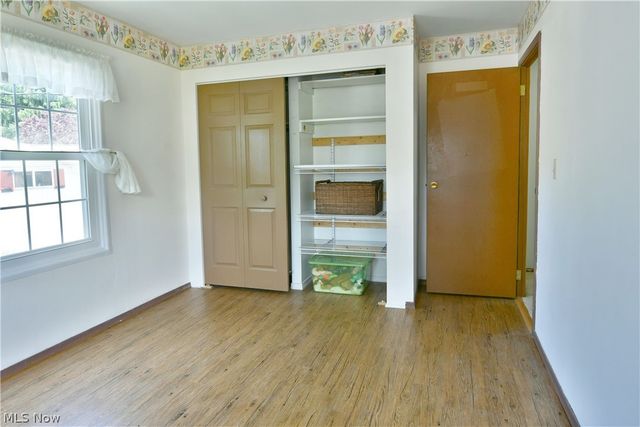 566 Greenleaf Avenue NE, Warren, OH 44484