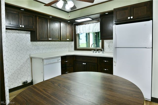 566 Greenleaf Avenue NE, Warren, OH 44484