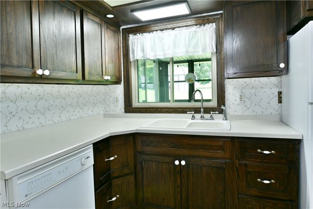 566 Greenleaf Avenue NE, Warren, OH 44484