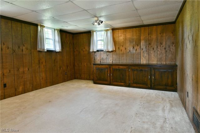 566 Greenleaf Avenue NE, Warren, OH 44484