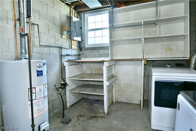 566 Greenleaf Avenue NE, Warren, OH 44484