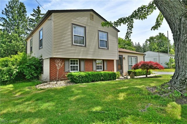 566 Greenleaf Avenue NE, Warren, OH 44484