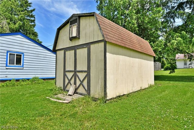566 Greenleaf Avenue NE, Warren, OH 44484