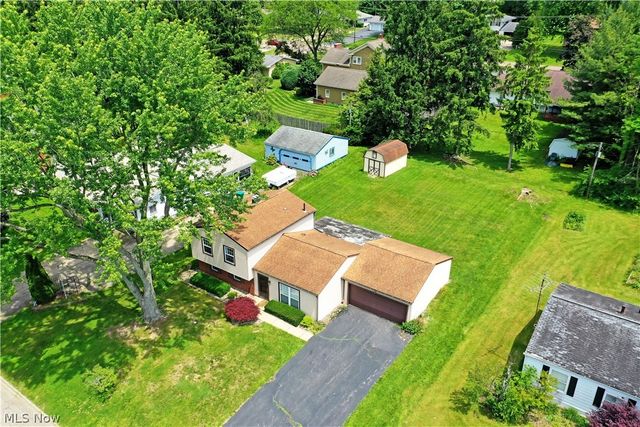 566 Greenleaf Avenue NE, Warren, OH 44484