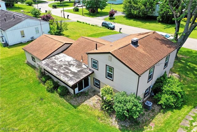 566 Greenleaf Avenue NE, Warren, OH 44484