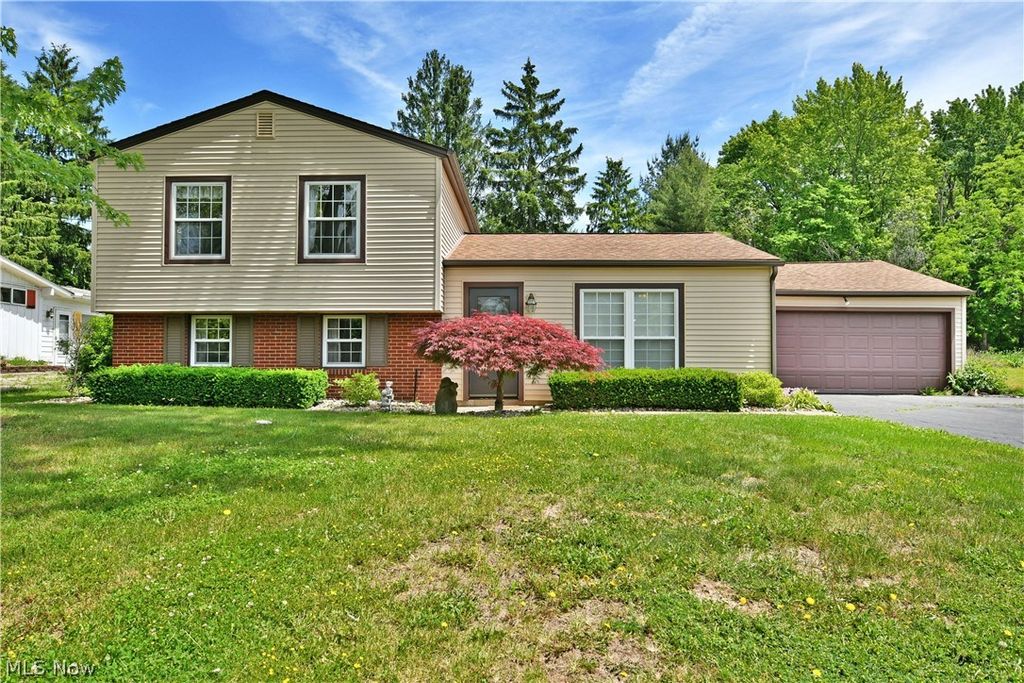 566 Greenleaf Avenue NE, Warren, OH 44484