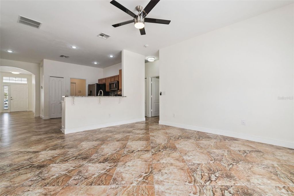 Image 11 of property listing at 4225 WATERSIDE POINTE CIRCLE, Orlando, FL 32829