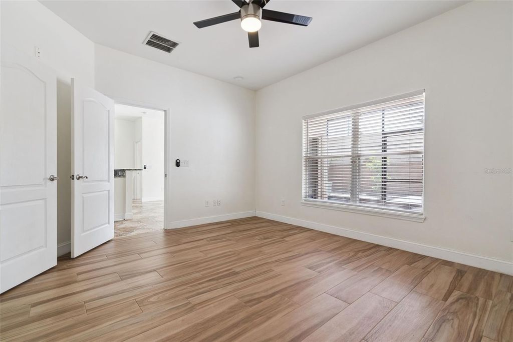 Image 13 of property listing at 4225 WATERSIDE POINTE CIRCLE, Orlando, FL 32829