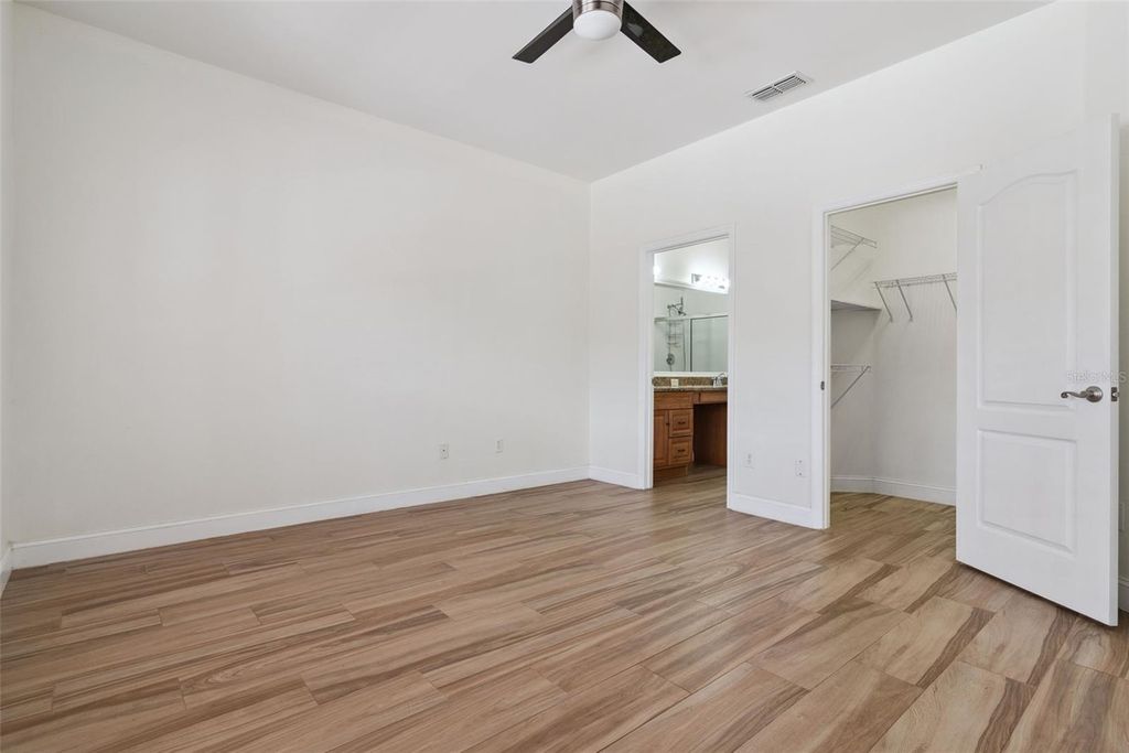 Image 14 of property listing at 4225 WATERSIDE POINTE CIRCLE, Orlando, FL 32829