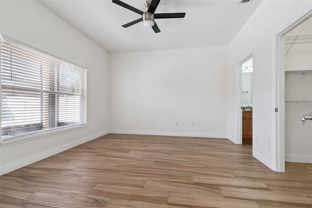 Image 15 of property listing at 4225 WATERSIDE POINTE CIRCLE, Orlando, FL 32829