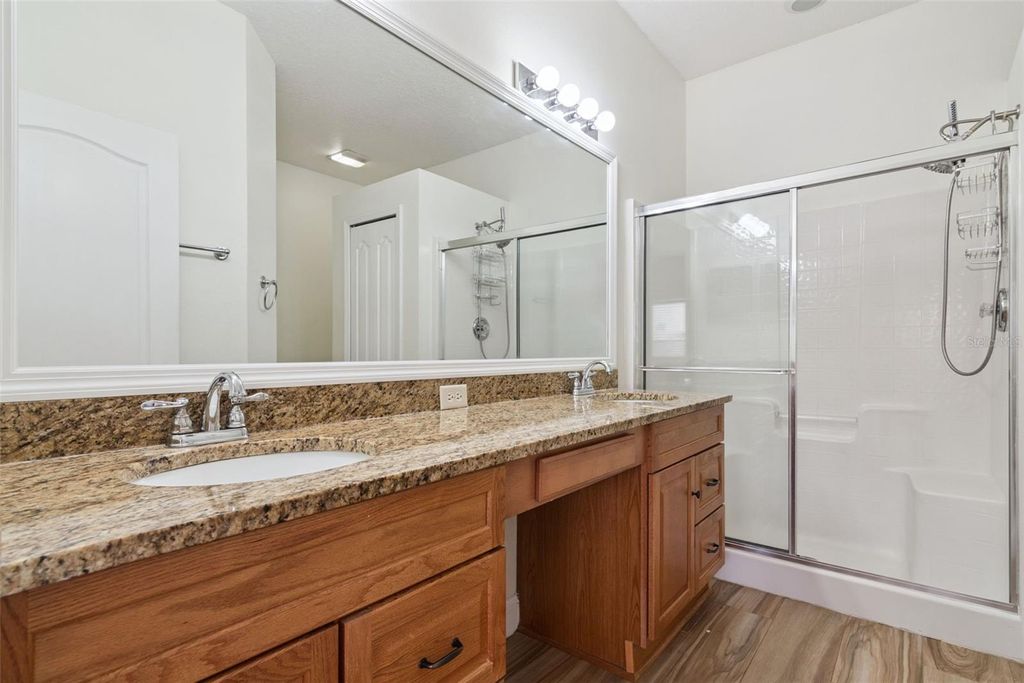 Image 16 of property listing at 4225 WATERSIDE POINTE CIRCLE, Orlando, FL 32829