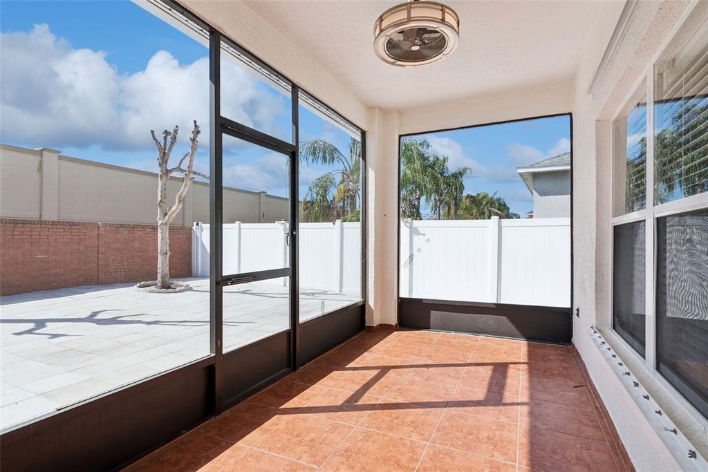 Image 21 of property listing at 4225 WATERSIDE POINTE CIRCLE, Orlando, FL 32829