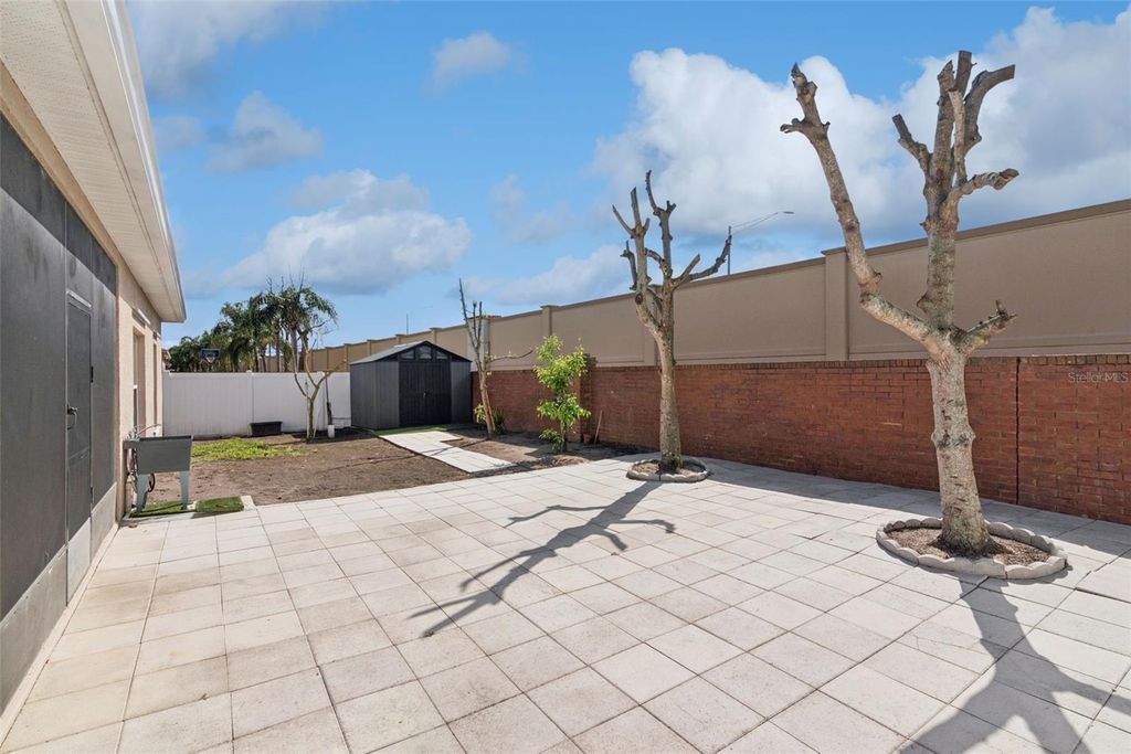 Image 22 of property listing at 4225 WATERSIDE POINTE CIRCLE, Orlando, FL 32829