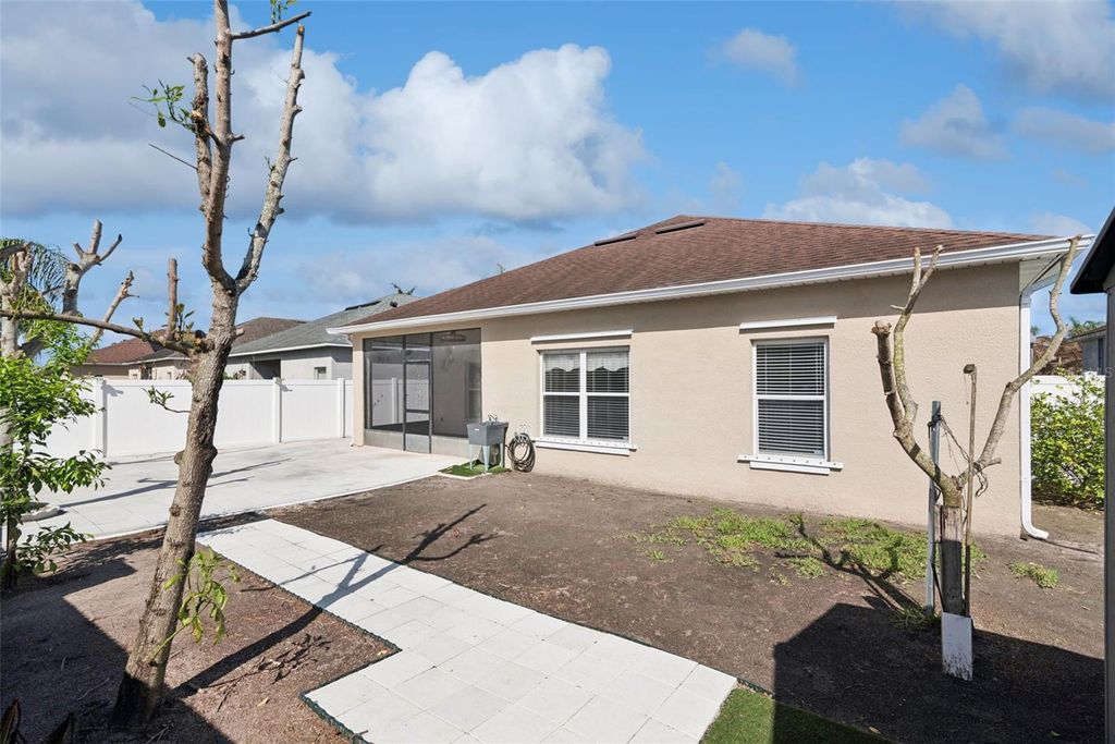 Image 24 of property listing at 4225 WATERSIDE POINTE CIRCLE, Orlando, FL 32829