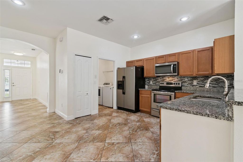 Image 7 of property listing at 4225 WATERSIDE POINTE CIRCLE, Orlando, FL 32829