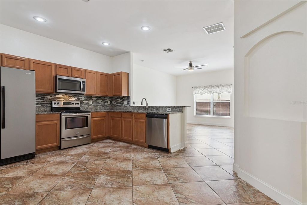 Image 10 of property listing at 4225 WATERSIDE POINTE CIRCLE, Orlando, FL 32829