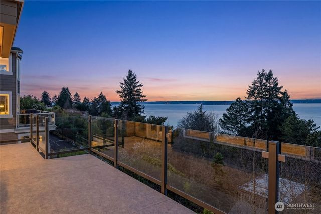 4017 56th Avenue SW, Seattle, WA 98116