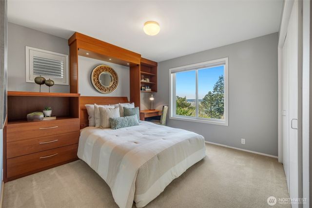 4017 56th Avenue SW, Seattle, WA 98116