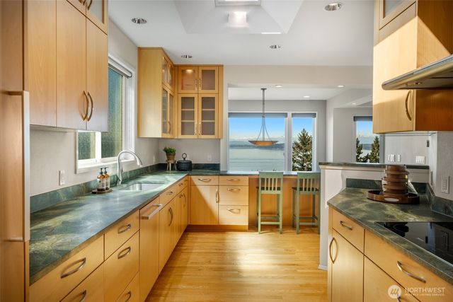 4017 56th Avenue SW, Seattle, WA 98116