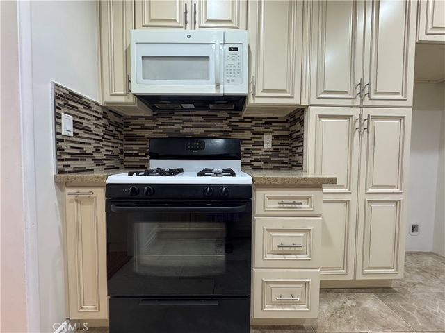 7701 Wilkinson, North Hollywood, CA 91605