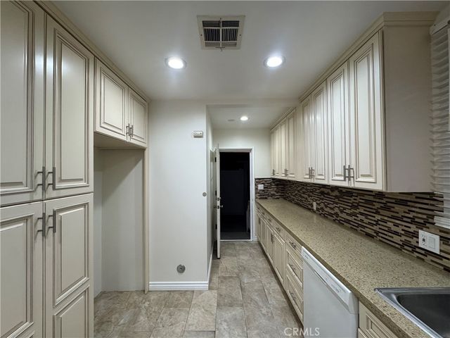 7701 Wilkinson, North Hollywood, CA 91605