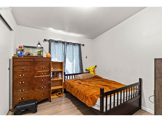 595 KESLING St, Harrisburg, OR 97446
