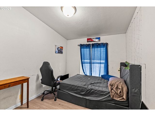 595 KESLING St, Harrisburg, OR 97446