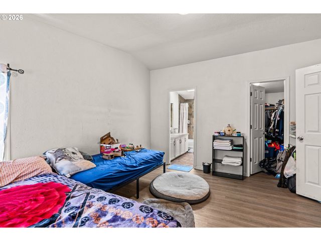 595 KESLING St, Harrisburg, OR 97446