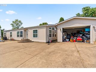595 KESLING St, Harrisburg, OR 97446