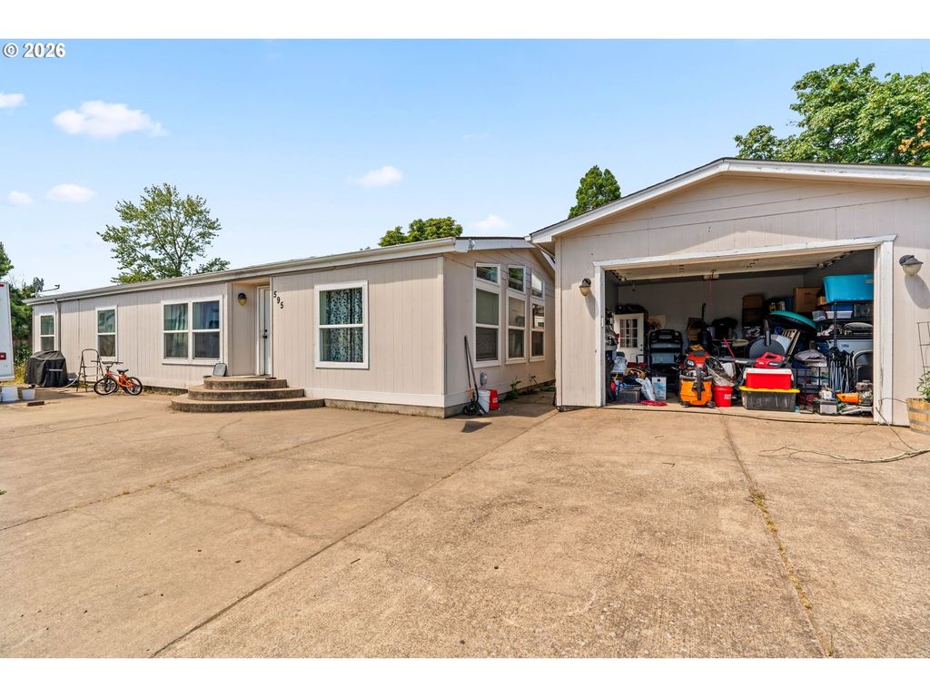 595 KESLING St, Harrisburg, OR 97446