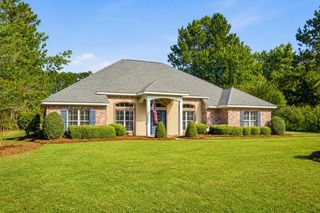 136 Saint Annes Dr., Hattiesburg, MS 39401