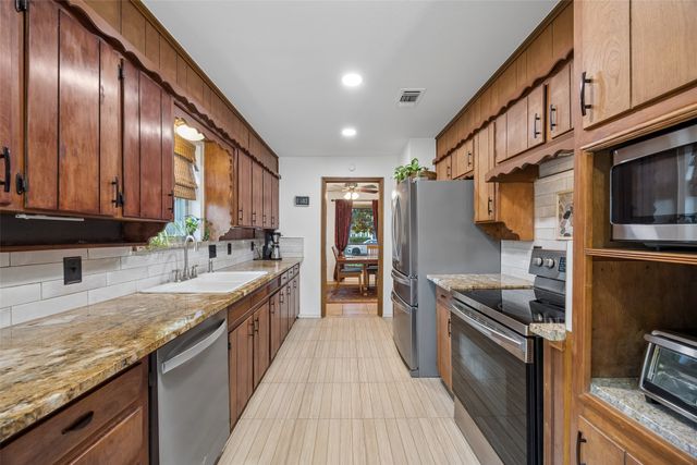 2104 Westlake Drive, Plano, TX 75075