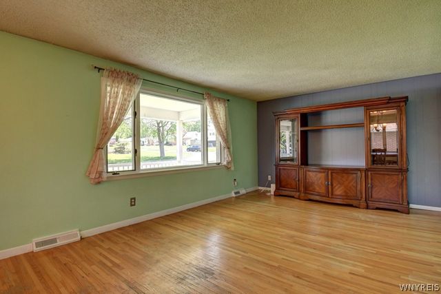 67 Greenhill Terrace, West Seneca, NY 14224