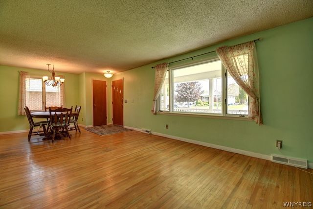 67 Greenhill Terrace, West Seneca, NY 14224