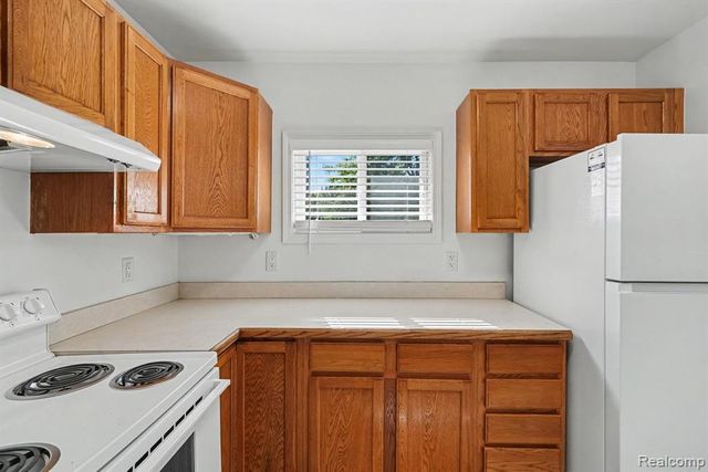 20 W New York Avenue, Pontiac, MI 48340